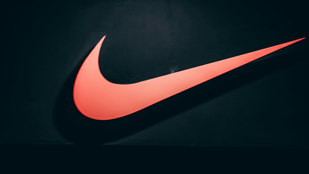 logo:hxat9l8xo1q= nike